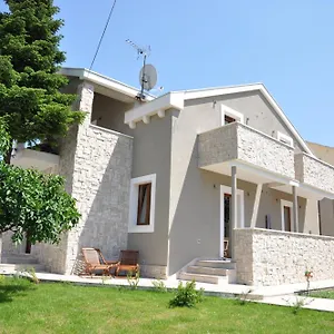 Lucica 4*, Trogir Horvátország
